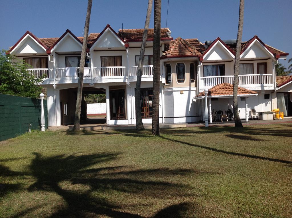 Ninnada Beach Hotel Marawila Exterior photo